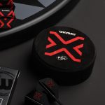 Darts szett tartó Winmau Blade X Dart Dock,  mini darts tábla