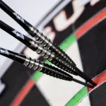 Darts szett steel Bull's Lightning Black, 21g 90% wolfrám