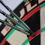 Darts szett steel Bull's Liam Maendl-Lawrance 23g, 90% wolfrám